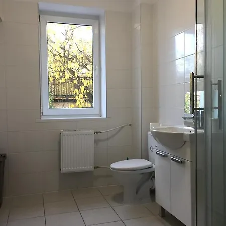Kwatery Prywatne Jasmin Gniezno Exterior foto